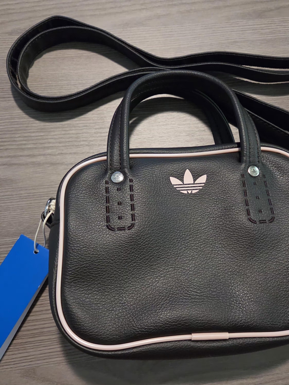 adidas Originals Adicolor Mini Shoulder Bag KD7844